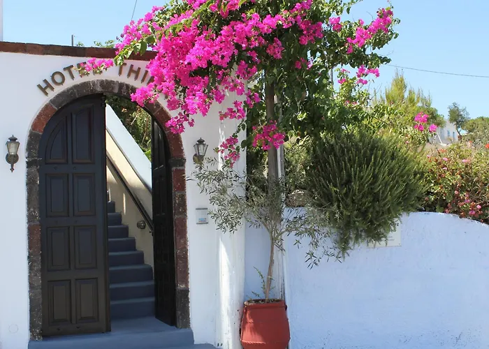 فندق Thira