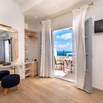 Thira Hotell