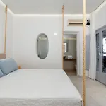 Thira * Fira (Santorini)