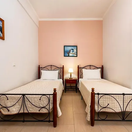 Hotel Thira *