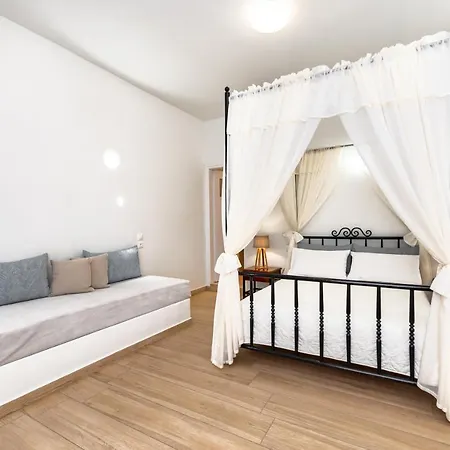 Thira Hotel