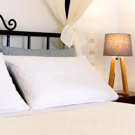 Thira * Fira (Santorini)