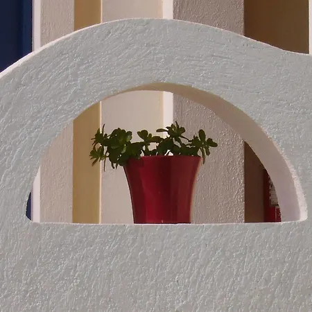 Thira فندق