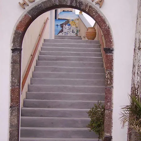 Hotel Thira *