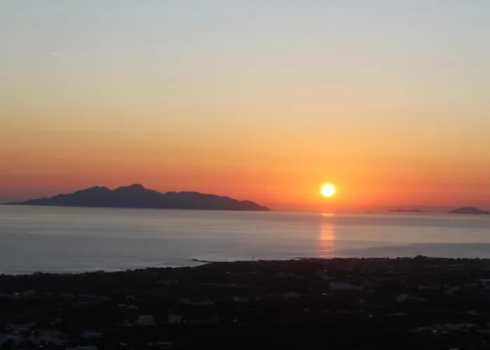 Ξενοδοχείο Thira *