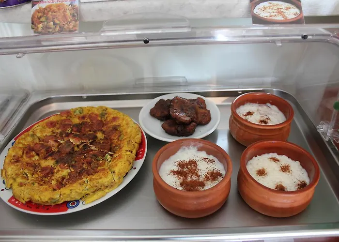 Ξενοδοχείο Thira Φηρά