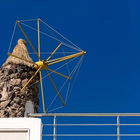 Thira Hotel Firá