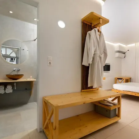 Thira Hotel