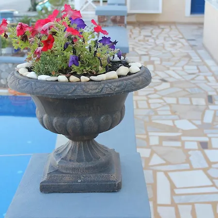 Hotel Thira