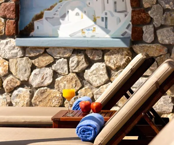 Thira * Fira (Santorini)