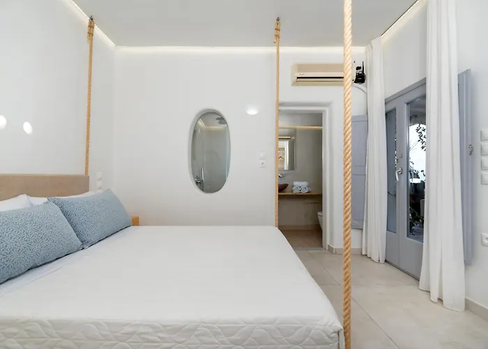 Thira * Fira (Santorini)