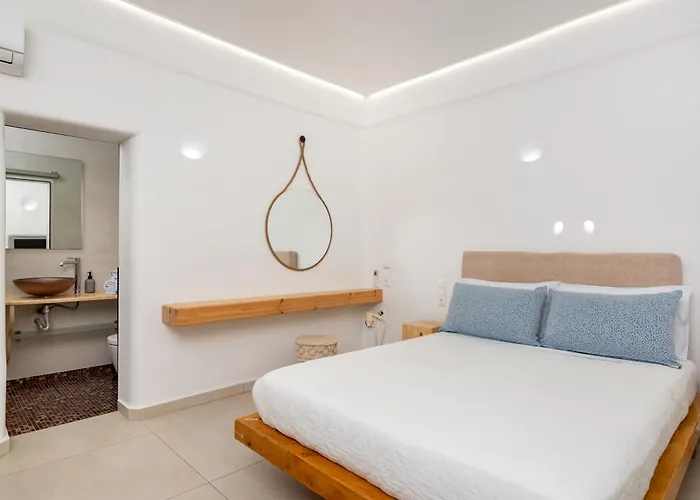 Thira * Fira (Santorini)